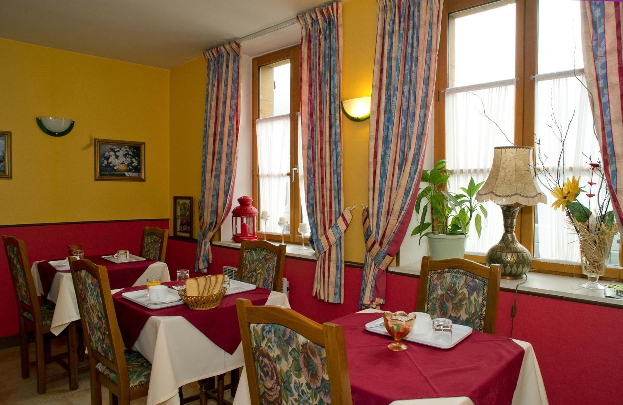 Logis Hotel Le Val De Vence Launois-sur-Vence Esterno foto