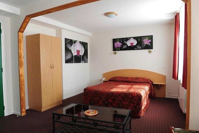 Logis Hotel Le Val De Vence Launois-sur-Vence Esterno foto