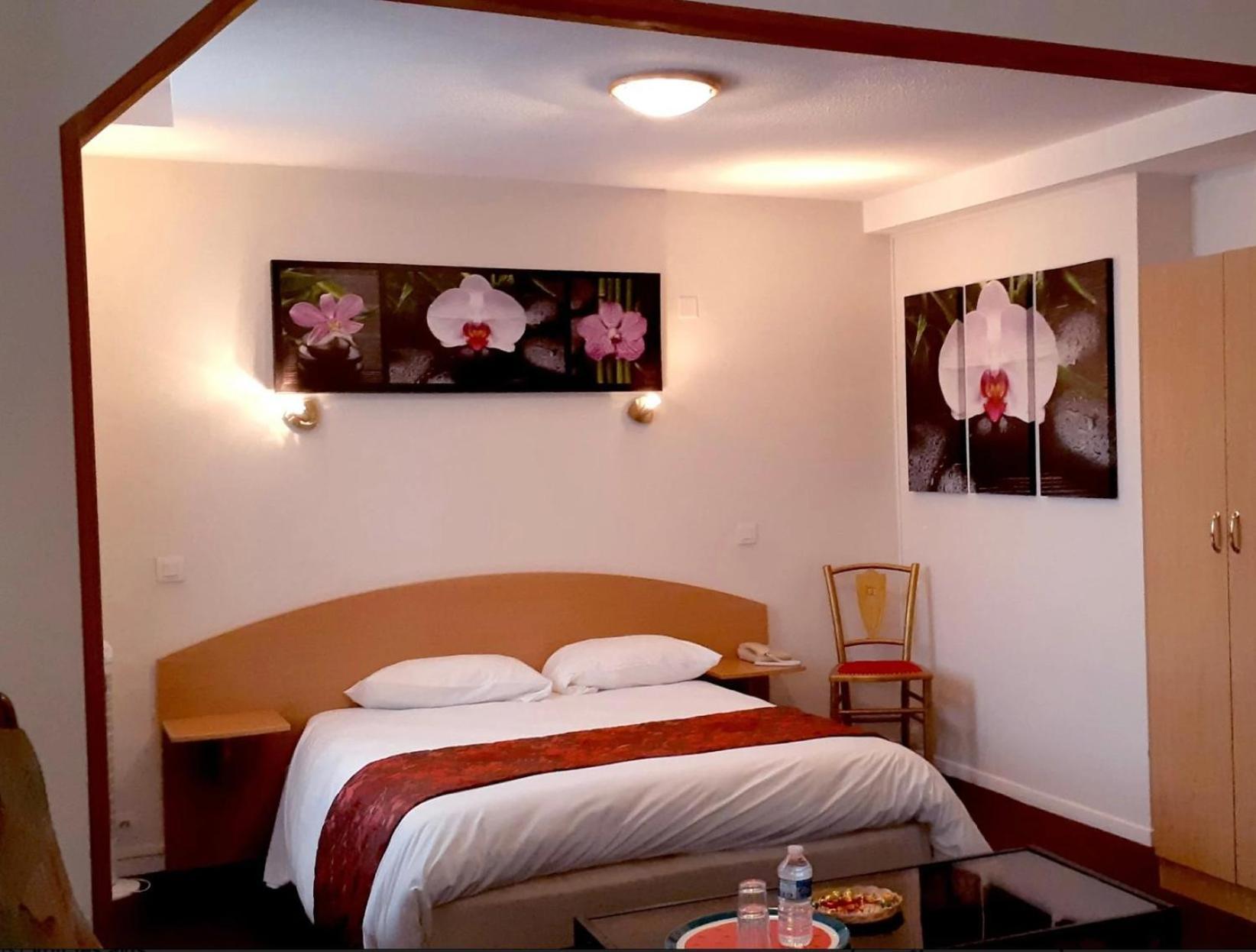 Logis Hotel Le Val De Vence Launois-sur-Vence Esterno foto